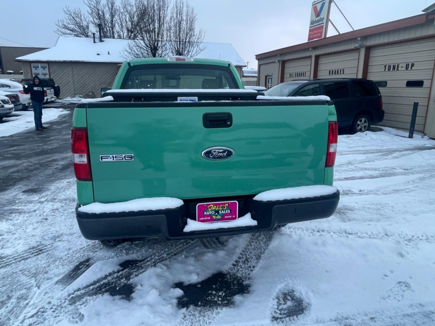 2008 Forest Service Green /Grey Ford F-150 STX 4WD (1FTRF14W48K) with an 4.6L V8 SOHC 16V engine, 4-Speed Automatic Overdrive transmission, located at 813 E Fairview Ave, Meridian , ID, 83642, (208) 336-8230, 43.618851, -116.384010 - Photo#4